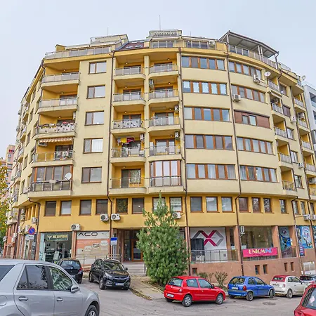 Panoramic Terrace View In Center *